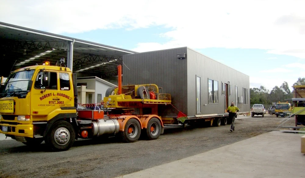 modular home in transport 3.jpg